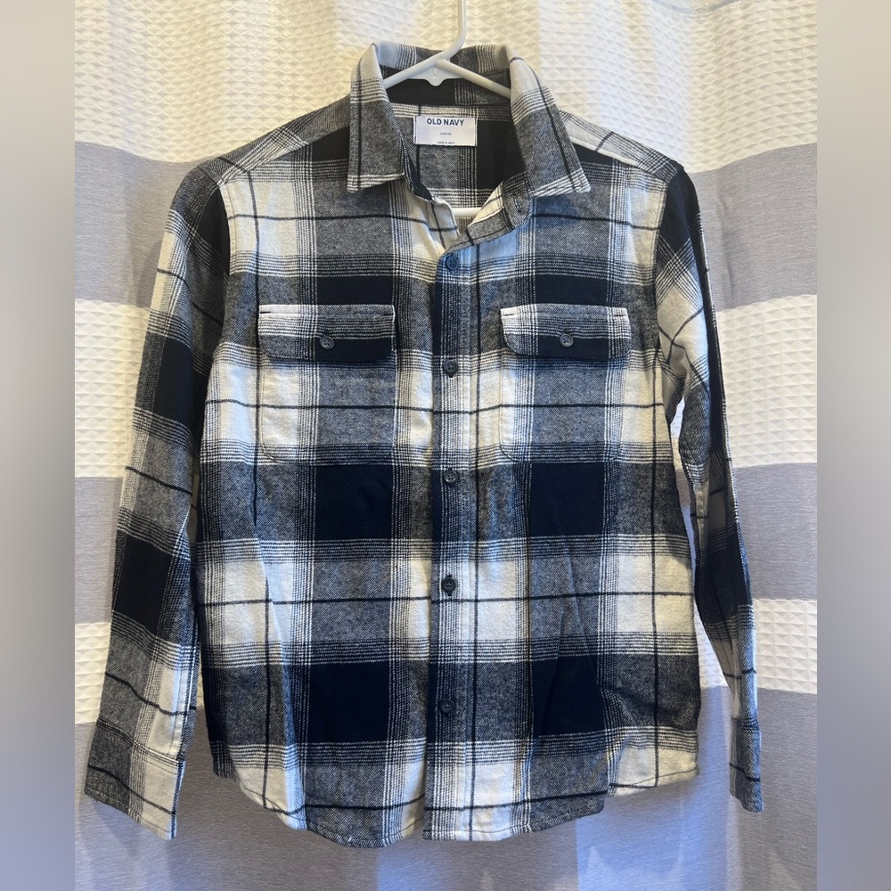 Plaid flannel for boys size large. Old navy brand new.
